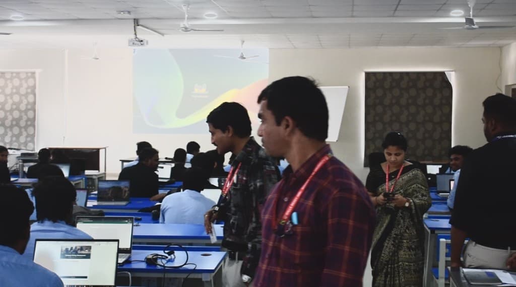 Syncpedia campus cybersecurity briefing in a college lab